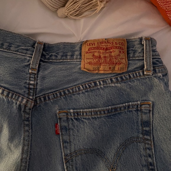 Distressed Vintage Levi’s 501 - Picture 4 of 7